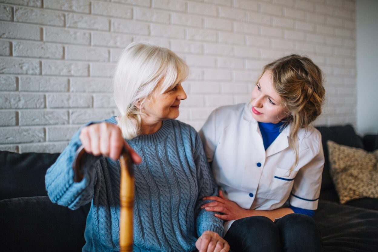 Здравни услуги за възрастни хора 1 здравни услуги за възрастни хора, грижи за пенсионери в България, домашна помощ за възрастни,